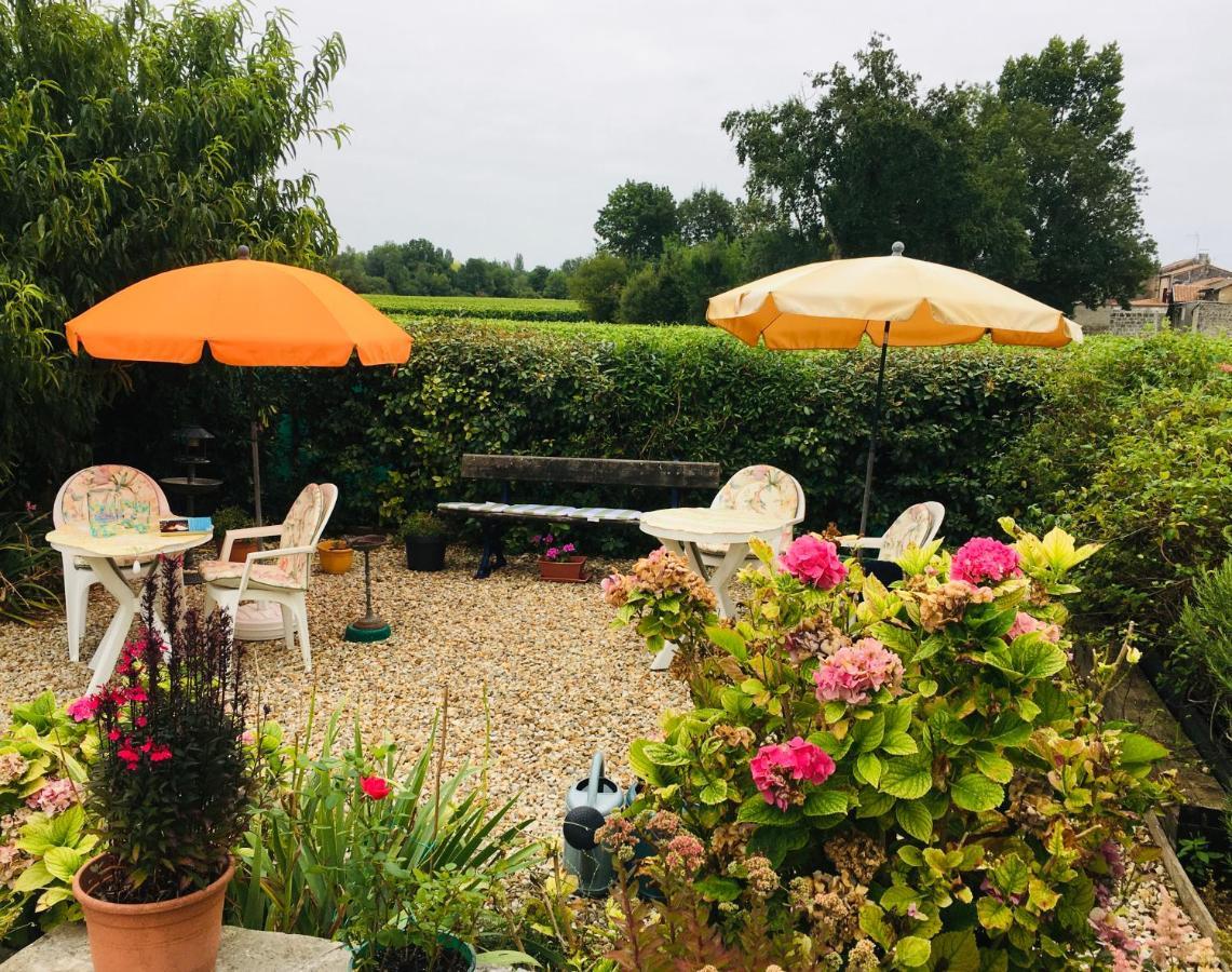 Scott Vacances Chambres D'Hotes Gondeville Jarnac Exterior foto